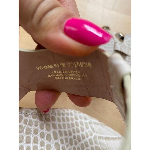 VINCE Camuto "Dailette" Studded Toe Loop Women Size 7.5 New Sandal - Picture 4 of 6